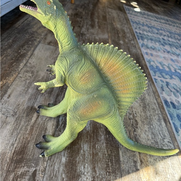 XL rubber dinosaurs orange Tyrannosaurus Rex and a green Spinosaurus - Picture 4 of 8